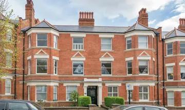 2 bedroom apartment for sale in Lyncroft Gardens, West Hampstead, London, NW6
