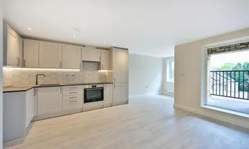 1 bedroom flat for sale in Hanworth Road, Hounslow, TW3