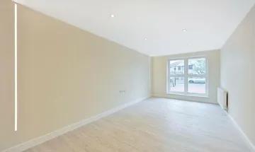 1 bedroom flat for sale in Hanworth Road, Hounslow, TW3