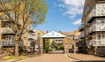 1 bedroom flat for sale in Eleanor Close, Canada Water, London, SE16