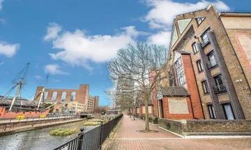Studio flat for sale in Discovery Walk, Wapping, London, E1W
