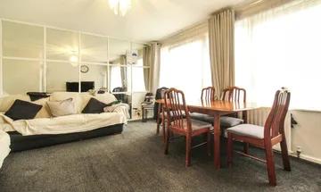3 bedroom flat for sale in Weatherley Close, London, E3