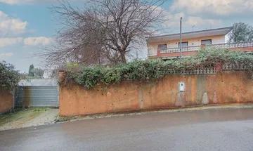 Casa en venta en Vallirana de 2 habitaciones con piscina y garaje