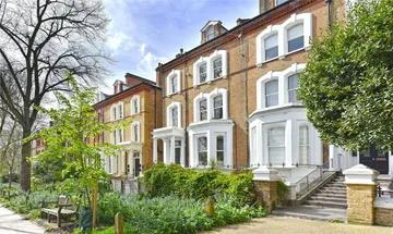 2 bedroom apartment for sale in Belsize Avenue, Belsize Park, London, NW3