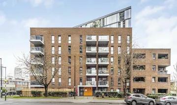 2 bedroom flat for sale in Chrisp Street, Canary wharf, E14