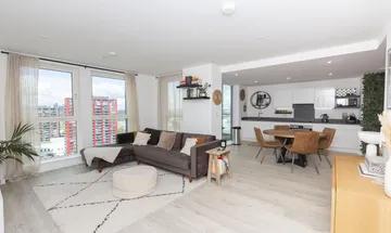 1 bedroom apartment for sale in Silvertown Way, London, E16