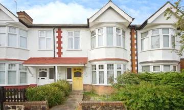 3 bedroom terraced house for sale in Egerton Gardens, Hendon, NW4