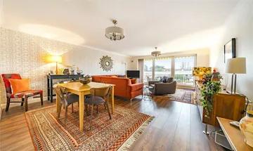 2 bedroom flat for sale in Orchard Road, Bromley, BR1