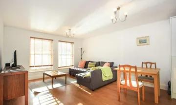 1 bedroom apartment for sale in Poplar High Street, Poplar, E14