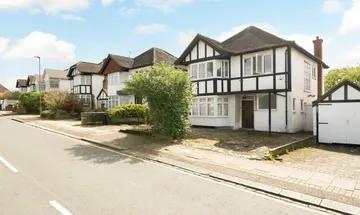 4 bedroom detached house for sale in Edgeworth Avenue, London, NW4