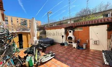 Venta de casa en calle De Sibiuda de 5 habitaciones con terraza y jardín