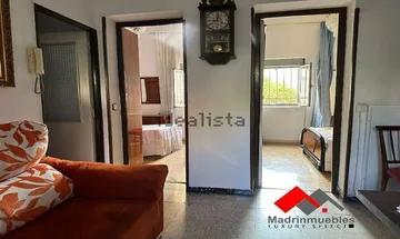 Piso en venta en Delicias de 2 habitaciones con calefacción y ascensor