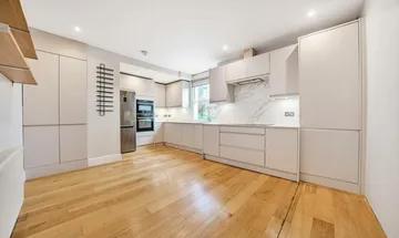 3 bedroom flat for sale in Durham Road, West Wimbledon, SW20