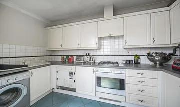 1 bedroom flat for sale in Little Britain, Farringdon, London, EC1A