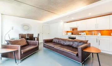 2 bedroom flat for sale in Cosmopolitan House, Christina Street, Shoreditch, London, EC2A
