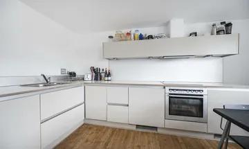2 bedroom flat for sale in Rosegate House, Hereford Road, Bow, London, E3