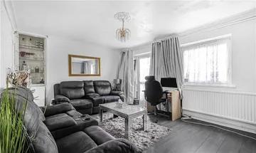 2 bedroom maisonette for sale in St. Saviours Estate, London, SE1