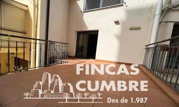 Casa en venta en Sant Andreu de Palomar de 4 habitaciones con terraza y balcón