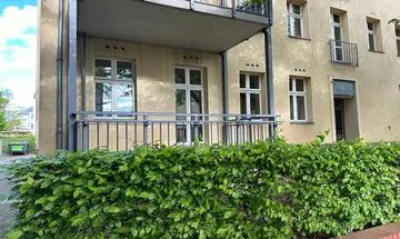 Frisch sanierte 3-Zimmer-Altbauwohnung mit Balkon und Pkw-Stellplatz in Pankow-Niederschönhausen