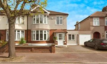 3 bedroom end of terrace house for sale in Melford Avenue, Barking, IG11