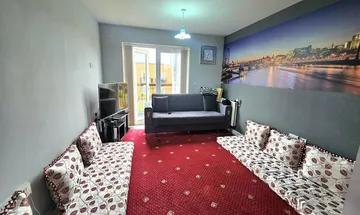 1 bedroom flat for sale in Featherstone Court, Featherstone Road, Southall, Greater London, UB2