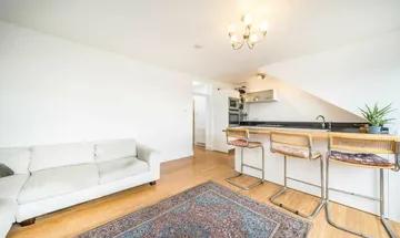 1 bedroom flat for sale in Belsize Crescent, London, NW3
