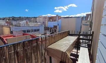 Venta de ático en El Poble Sec - Parc de Montjuïc de 2 habitaciones con terraza