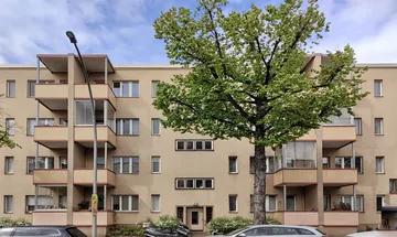 Familienfreundliche 5-Zimmer-Dachgeschosswohnung mit 2 Balkonen in toller Lage von Steglitz!