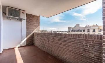 Venta de piso en Palos de Moguer de 3 habitaciones con terraza y aire acondicionado