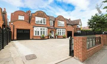 5 bedroom house for sale in The Green, Chingford, E4