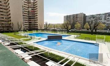 Piso en venta en Peñagrande de 3 habitaciones con terraza y piscina