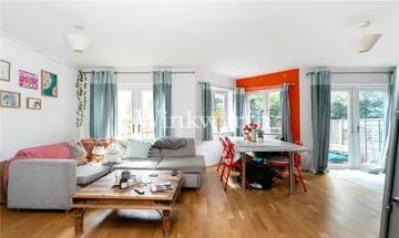2 bedroom apartment for sale in Carlingford Road, London, N15
