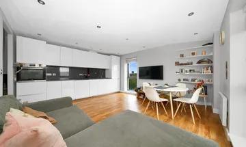 1 bedroom flat for sale in Woodmill Road, E5