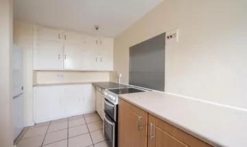 3 bedroom flat for sale in Whitlock Drive, Southfields, London, SW19
