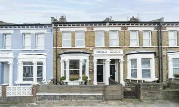 2 bedroom flat for sale in Solon Road, Clapham, SW2