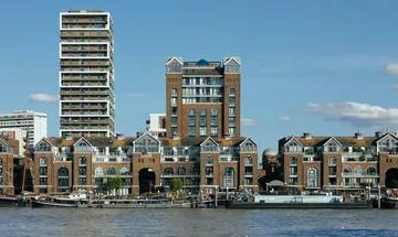 2 bedroom apartment for sale in Plantation Wharf, Battersea, SW11