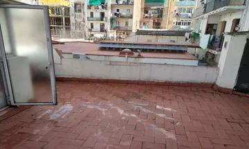 Venta de piso en El Poble Sec - Parc de Montjuïc de 2 habitaciones con terraza