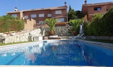 Venta de casa en Bellavista-Salud y alegría de 6 habitaciones con terraza y piscina