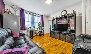 3 bedroom flat for sale in Southborough House, Elephant and Castle, London, SE17