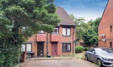 1 bedroom flat for sale in 2 Shott Close, Sutton, Surrey, SM1 4LQ, SM1