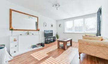 3 bedroom flat for sale in Christchurch Road, Brixton Hill, London, SW2