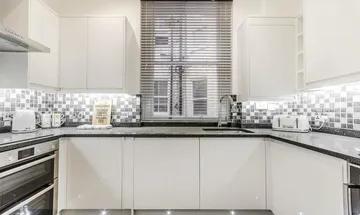 2 bedroom flat for sale in Earls Court Square, Earls Court, London, SW5