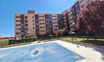 Piso en venta en calle De Pirra de 2 habitaciones con terraza y piscina