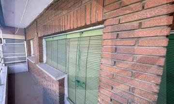 Piso en venta en Numancia de 3 habitaciones con terraza y balcón