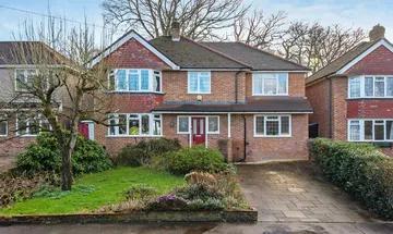 4 bedroom detached house for sale in Chestnut Grove, South Croydon, CR2