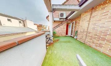 Ático en venta en Numancia de 3 habitaciones con terraza y balcón