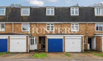 3 bedroom town house for sale in Church Road, Harold Wood, Romford, RM3