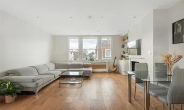 2 bedroom flat for sale in Munster Road, Fulham, London, SW6