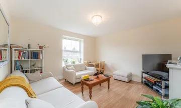 3 bedroom flat for sale in Stamford Hill, London, N16