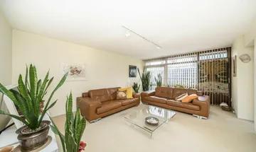 3 bedroom flat for sale in Barbican, Speed House, EC2Y